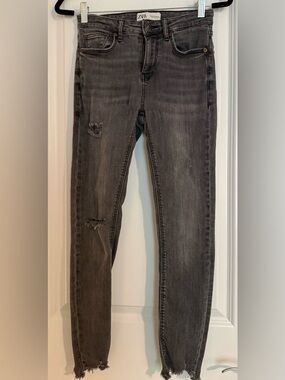 ZARA Charcoal Distressed Mid-rise Skinny Jeans - Size 4
